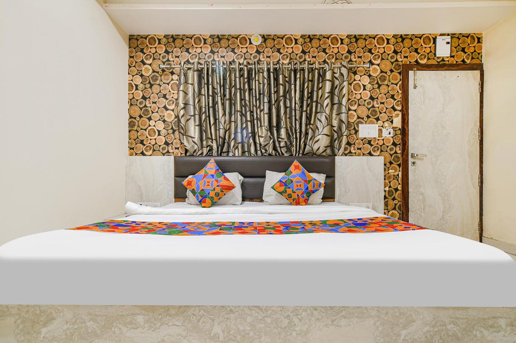 Fabhotel Shivam Palace- Near Mahakal Mandir Ujjain Exterior foto